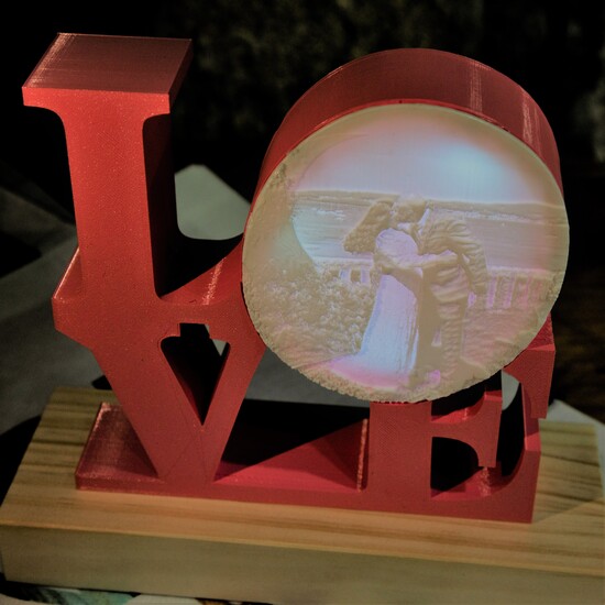 Lampara Love Impresion 3D con FotoLitografia en Kousiñas